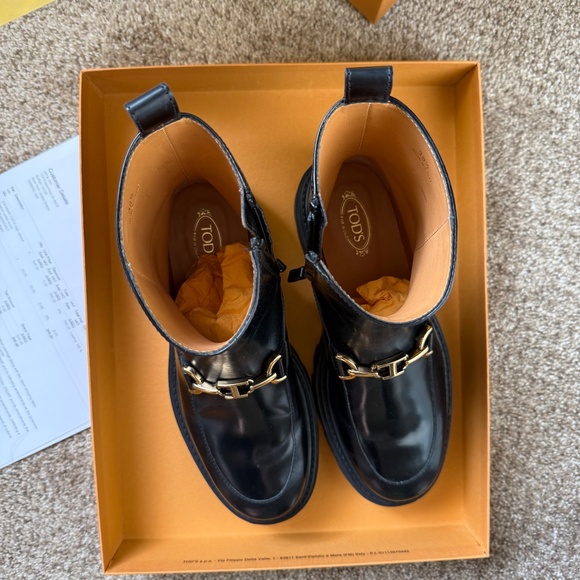 Tod's logo-plaque leather ankle boots size 8.5 - Like New - Picture 6 of 11